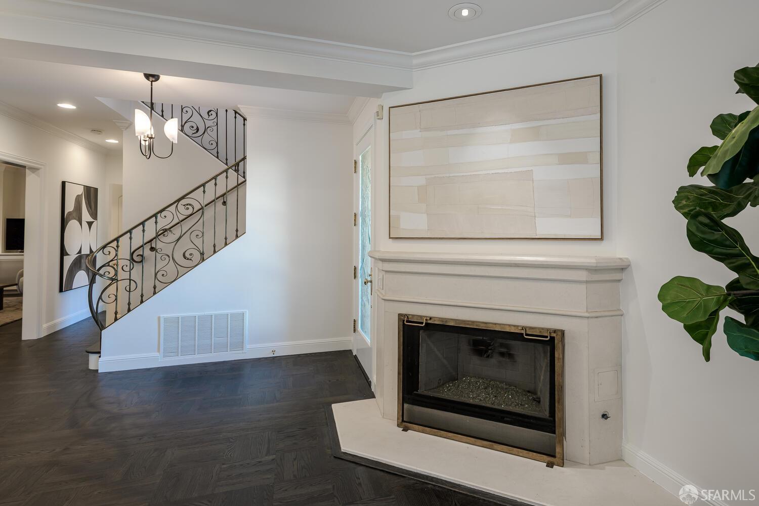 Detail Gallery Image 8 of 46 For 2001 Pacific Ave, San Francisco,  CA 94109 - 5 Beds | 4 Baths