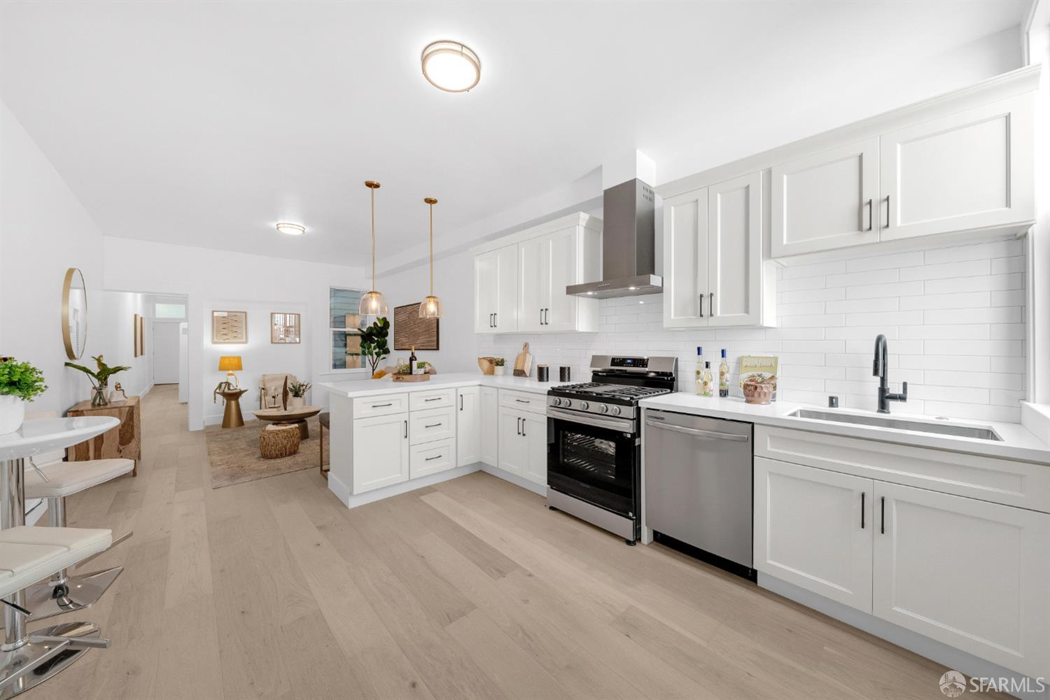 Detail Gallery Image 7 of 37 For 1060 Noe St 1064a,  San Francisco,  CA 94114 - 2 Beds | 1 Baths