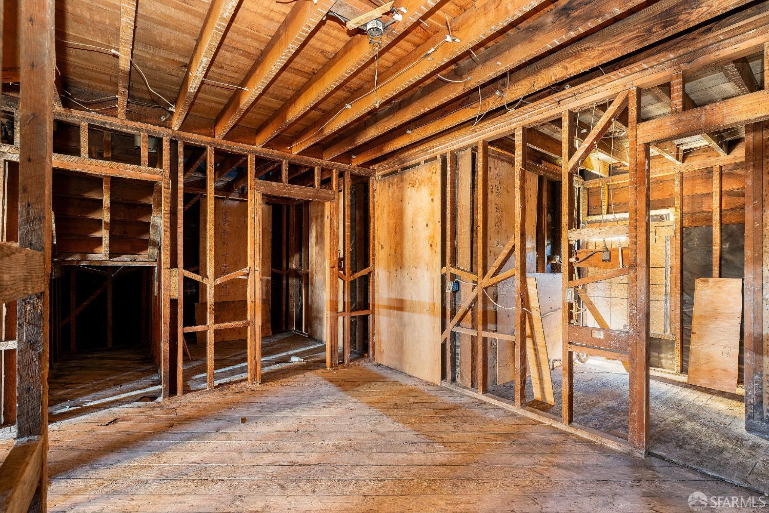 Detail Gallery Image 12 of 44 For 1276 Revere Ave, San Francisco,  CA 94124 - 4 Beds | 2/1 Baths