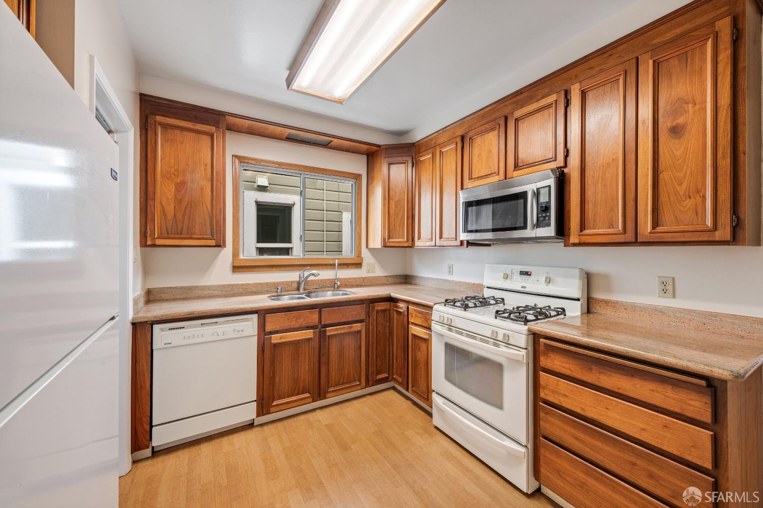 Detail Gallery Image 10 of 23 For 2320 15th Ave, San Francisco,  CA 94116 - 2 Beds | 1 Baths