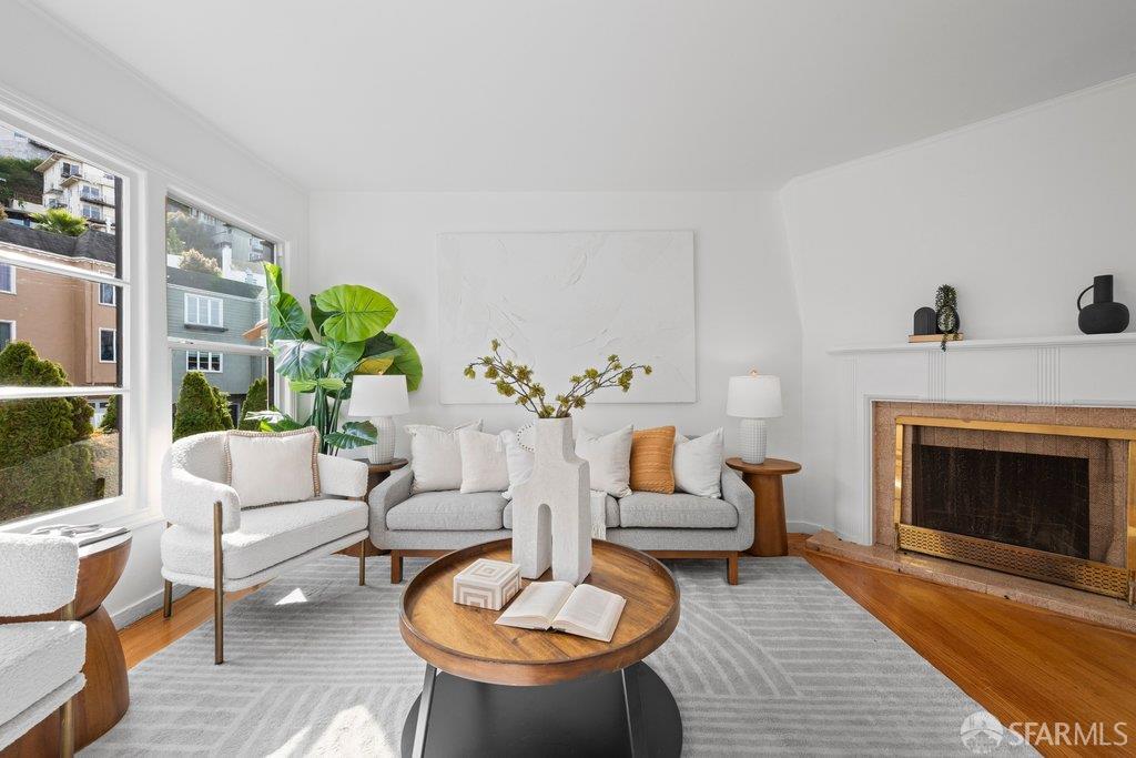 Detail Gallery Image 4 of 21 For 473 Corbett Ave, San Francisco,  CA 94114 - 3 Beds | 1/1 Baths