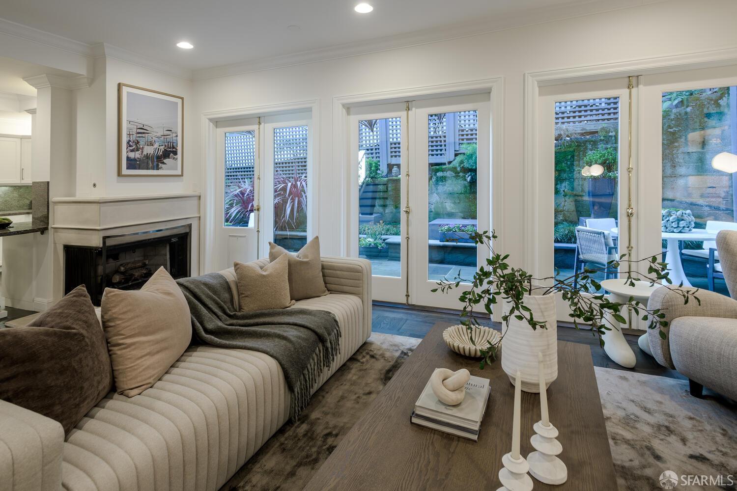 Detail Gallery Image 23 of 46 For 2001 Pacific Ave, San Francisco,  CA 94109 - 5 Beds | 4 Baths