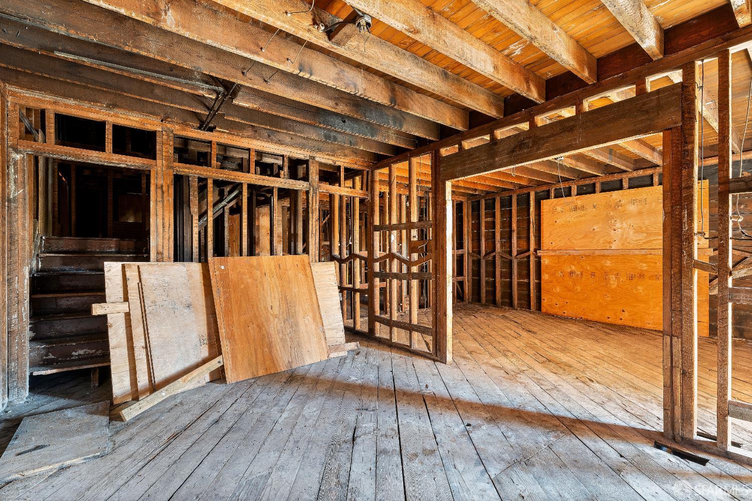 Detail Gallery Image 8 of 44 For 1276 Revere Ave, San Francisco,  CA 94124 - 4 Beds | 2/1 Baths