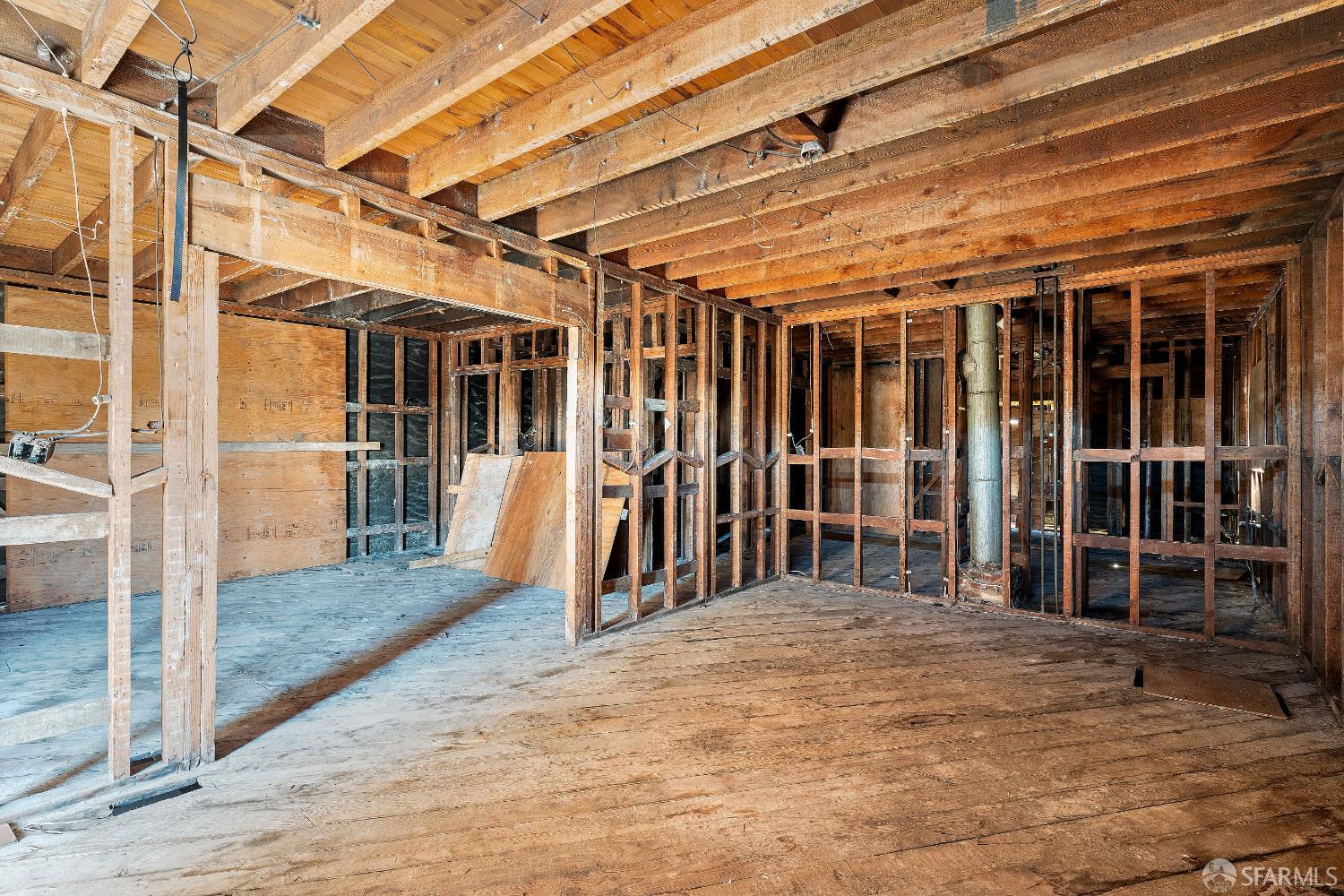 Detail Gallery Image 2 of 44 For 1276 Revere Ave, San Francisco,  CA 94124 - 4 Beds | 2/1 Baths