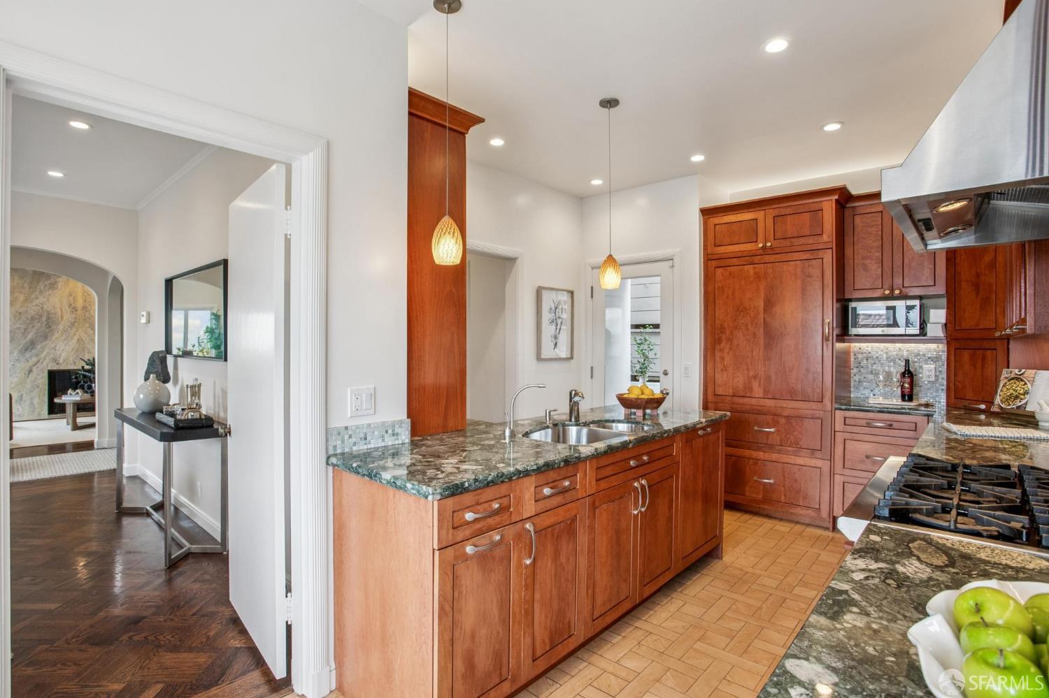 Detail Gallery Image 18 of 40 For 23 Cresta Vista Dr, San Francisco,  CA 94127 - 3 Beds | 3 Baths