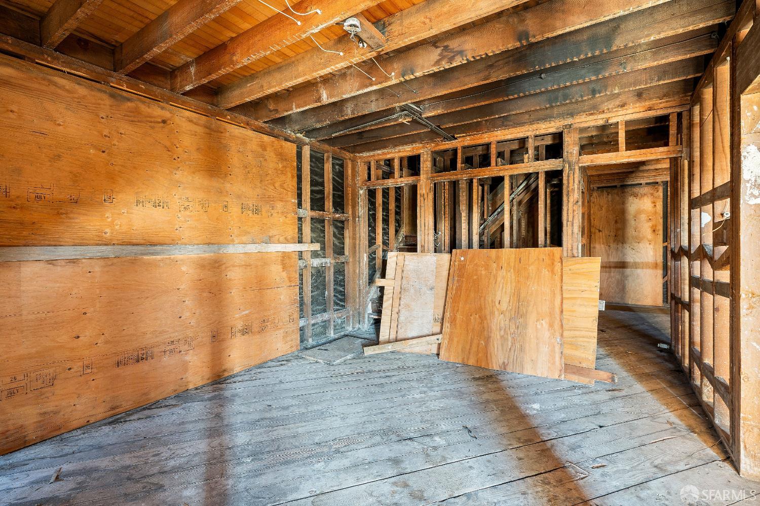 Detail Gallery Image 9 of 44 For 1276 Revere Ave, San Francisco,  CA 94124 - 4 Beds | 2/1 Baths