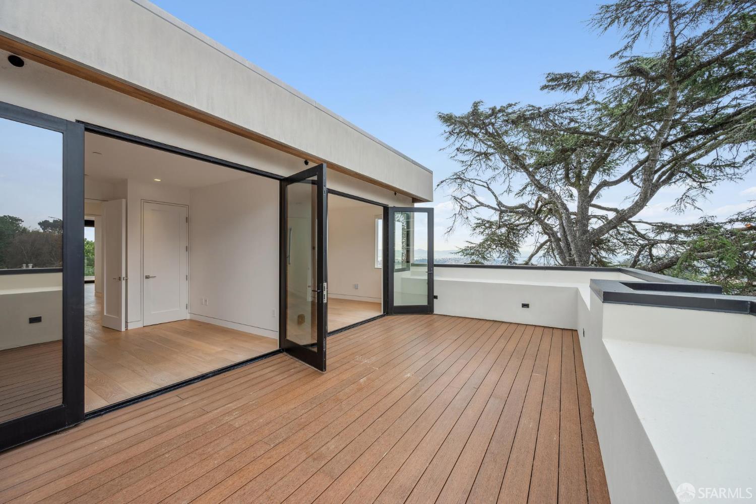 Detail Gallery Image 26 of 39 For 752 Duncan St, San Francisco,  CA 94131 - 5 Beds | 5/1 Baths