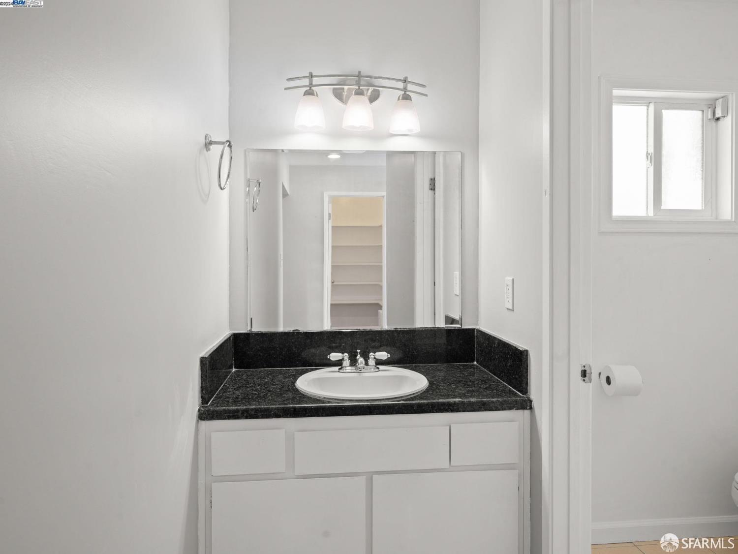 Detail Gallery Image 16 of 19 For 1747 E 22nd St, Oakland,  CA 94606 - 4 Beds | 3 Baths