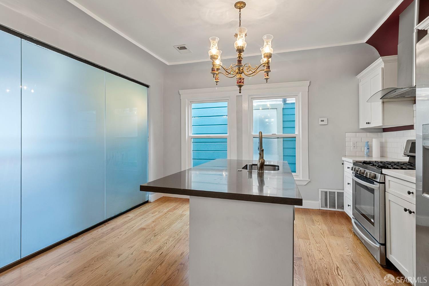 Detail Gallery Image 11 of 32 For 3287 Cesar Chavez St, San Francisco,  CA 94110 - 3 Beds | 2/1 Baths