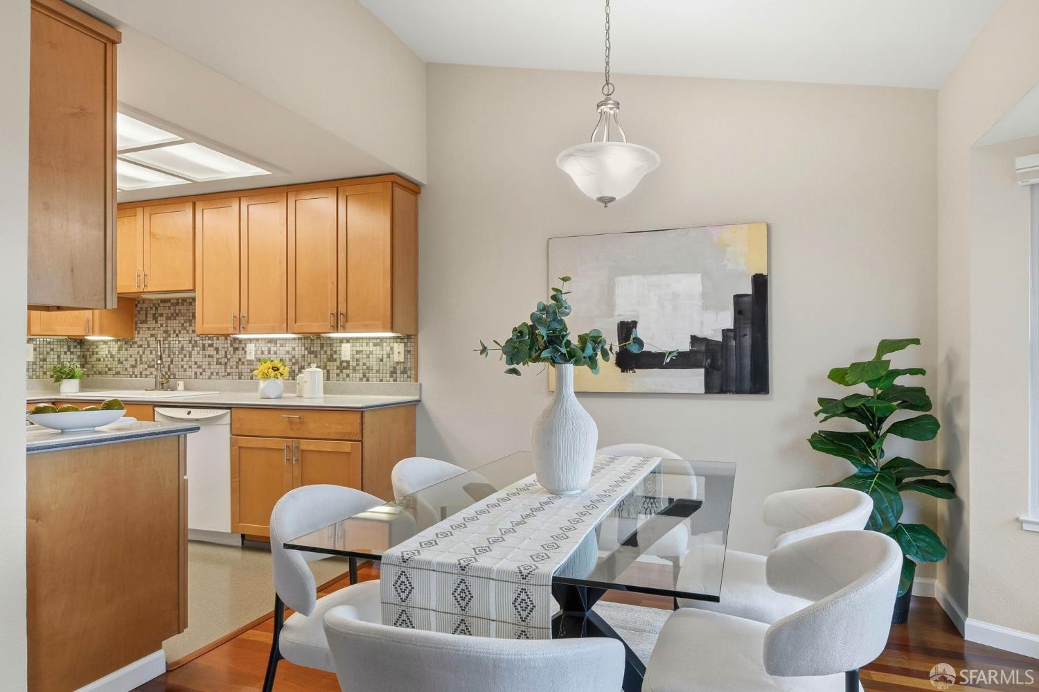 Detail Gallery Image 8 of 50 For 35 Whitecliff Way, San Francisco,  CA 94124 - 3 Beds | 2 Baths