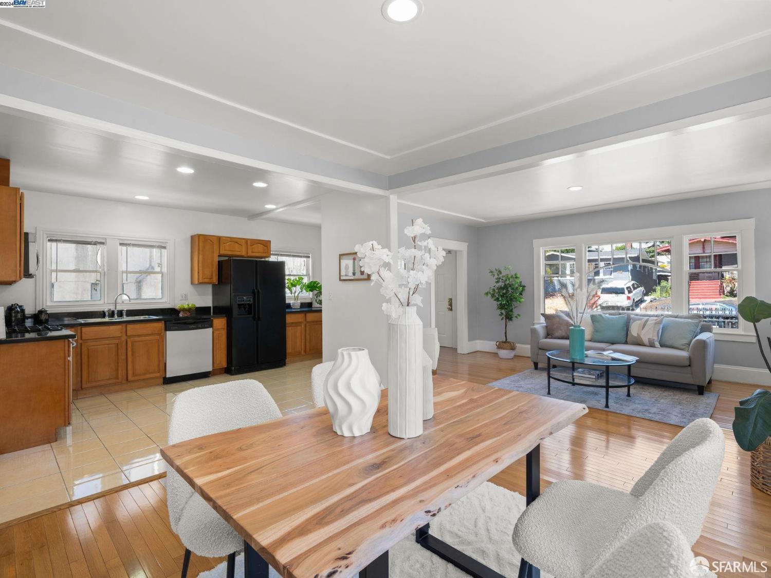 Detail Gallery Image 8 of 19 For 1747 E 22nd St, Oakland,  CA 94606 - 4 Beds | 3 Baths