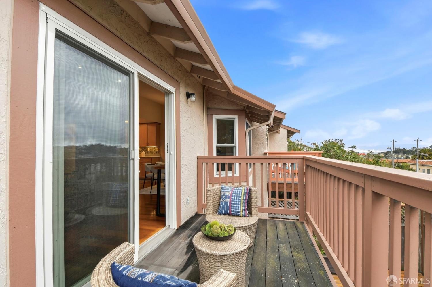 Detail Gallery Image 15 of 50 For 35 Whitecliff Way, San Francisco,  CA 94124 - 3 Beds | 2 Baths