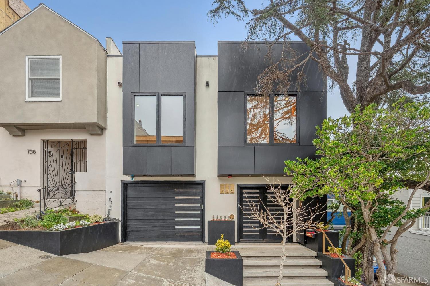 Detail Gallery Image 2 of 39 For 752 Duncan St, San Francisco,  CA 94131 - 5 Beds | 5/1 Baths