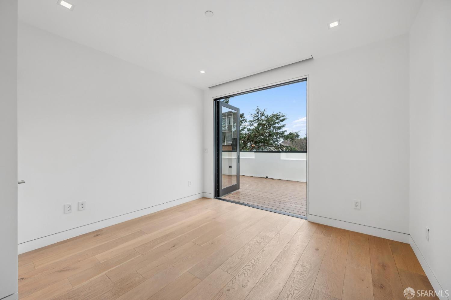 Detail Gallery Image 24 of 39 For 752 Duncan St, San Francisco,  CA 94131 - 5 Beds | 5/1 Baths