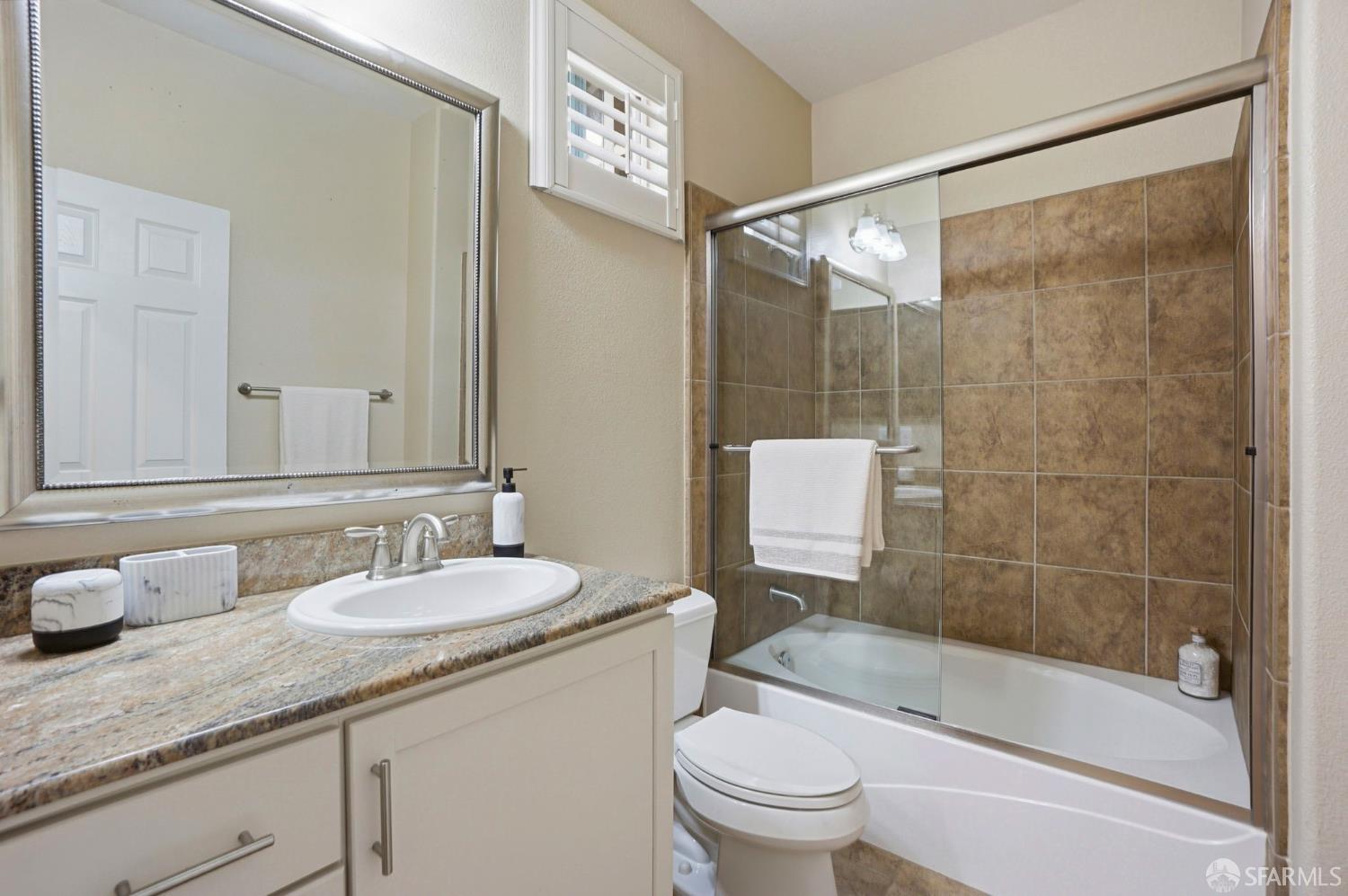 Detail Gallery Image 41 of 59 For 2541 Oak Rd, Walnut Creek,  CA 94597 - 4 Beds | 3/1 Baths