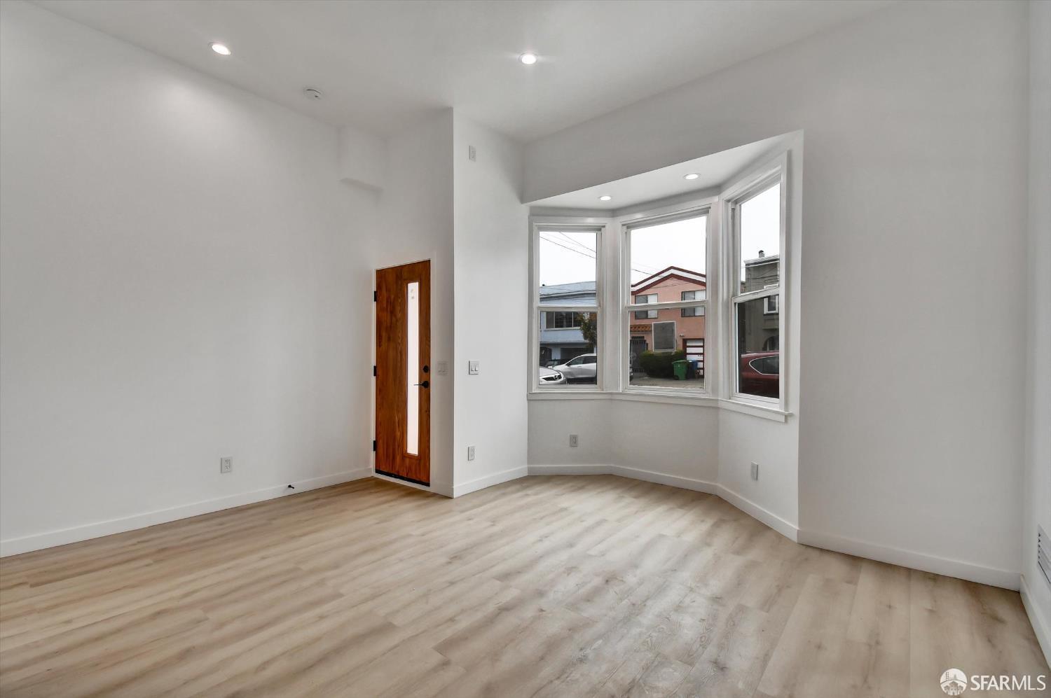 Detail Gallery Image 14 of 32 For 337 Jules Ave, San Francisco,  CA 94112 - 3 Beds | 1 Baths