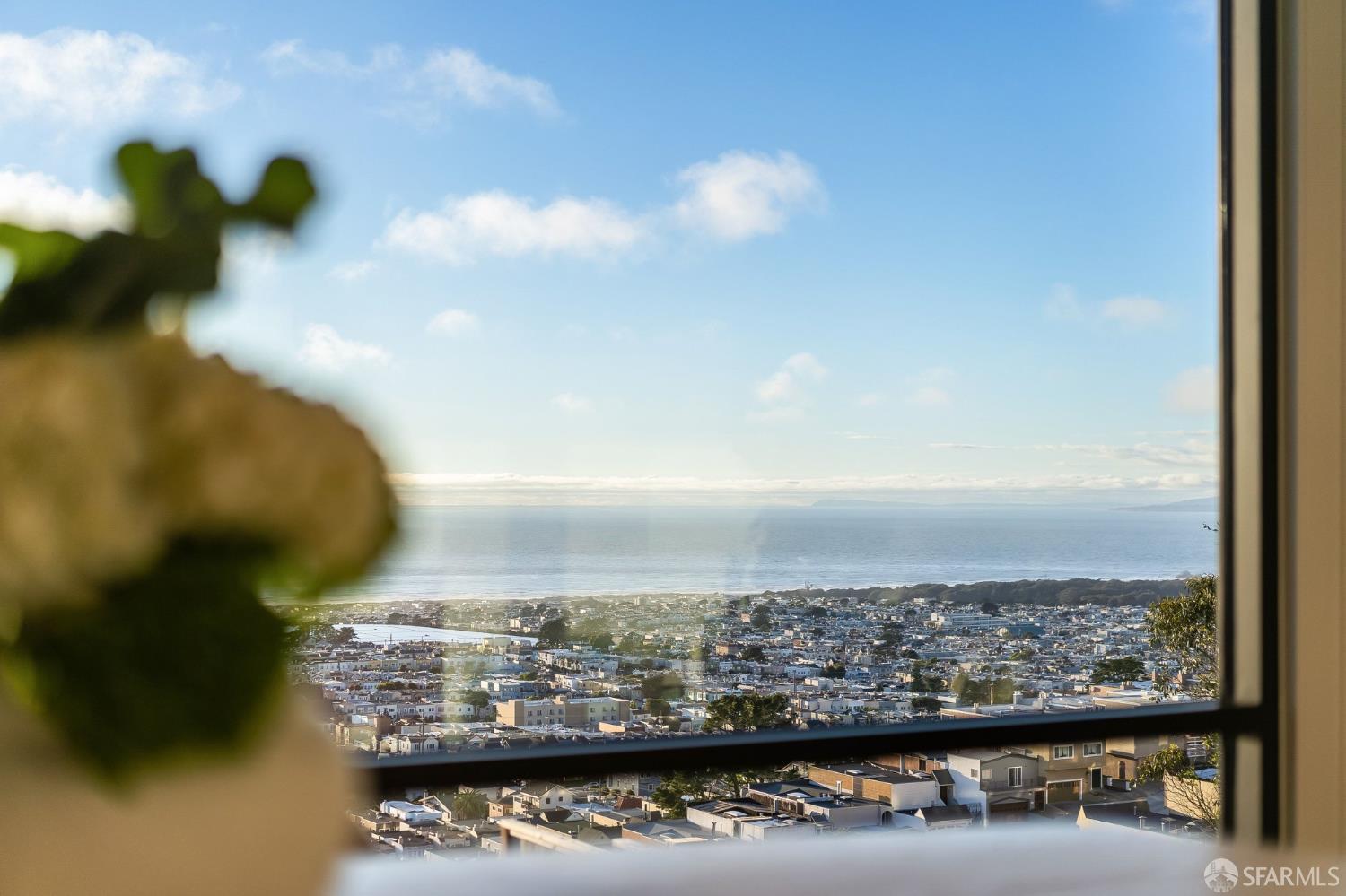 Detail Gallery Image 12 of 57 For 2207 12th Ave, San Francisco,  CA 94116 - 2 Beds | 1 Baths