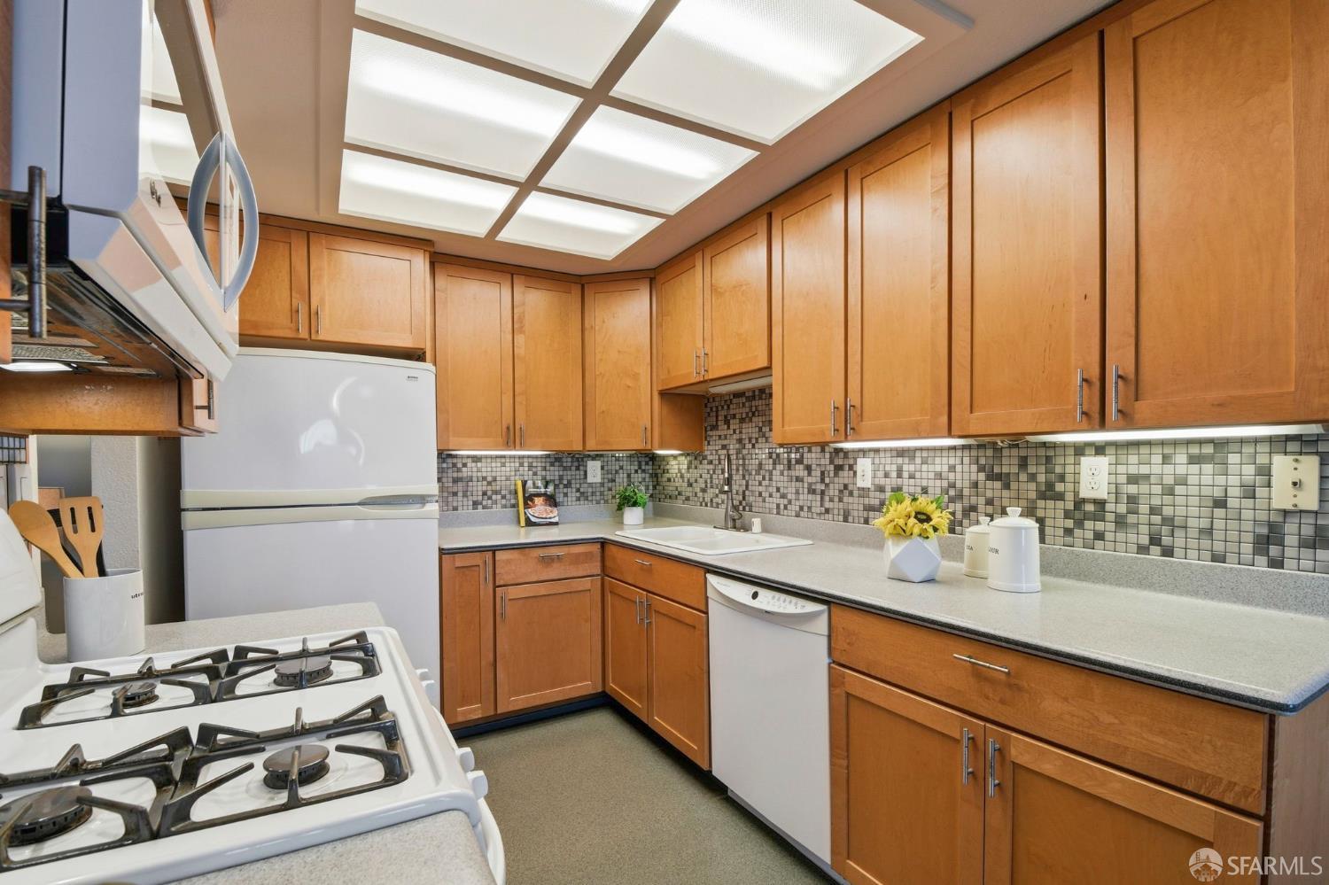 Detail Gallery Image 9 of 50 For 35 Whitecliff Way, San Francisco,  CA 94124 - 3 Beds | 2 Baths