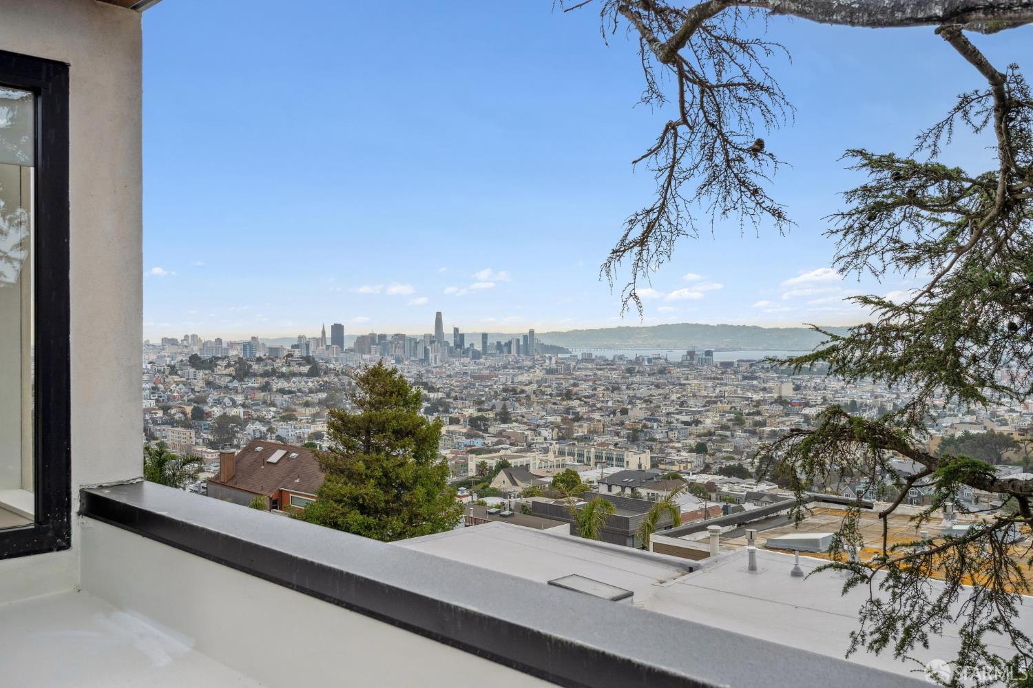 Detail Gallery Image 27 of 39 For 752 Duncan St, San Francisco,  CA 94131 - 5 Beds | 5/1 Baths