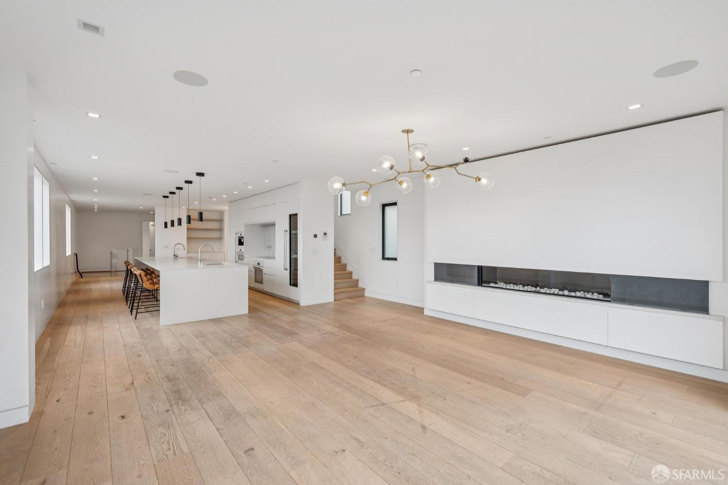 Detail Gallery Image 13 of 39 For 752 Duncan St, San Francisco,  CA 94131 - 5 Beds | 5/1 Baths