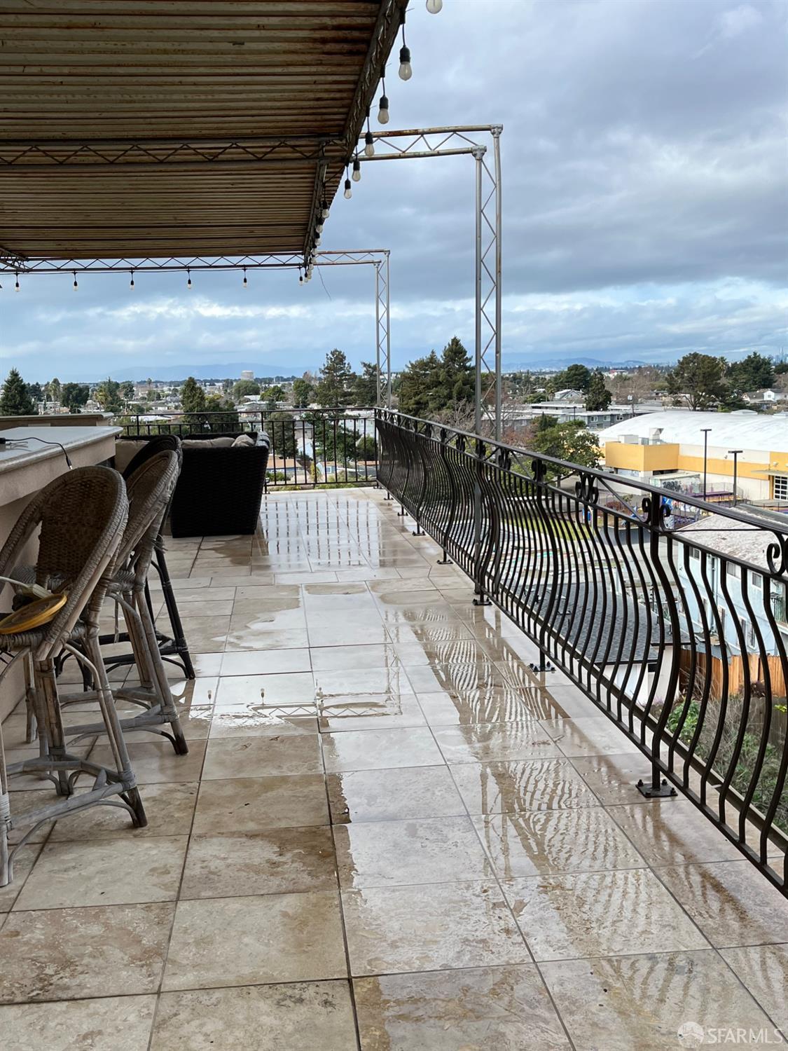 Detail Gallery Image 3 of 7 For 8739 Thermal Ave #1 & 2,  Oakland,  CA 94608 - 4 Beds | 3 Baths