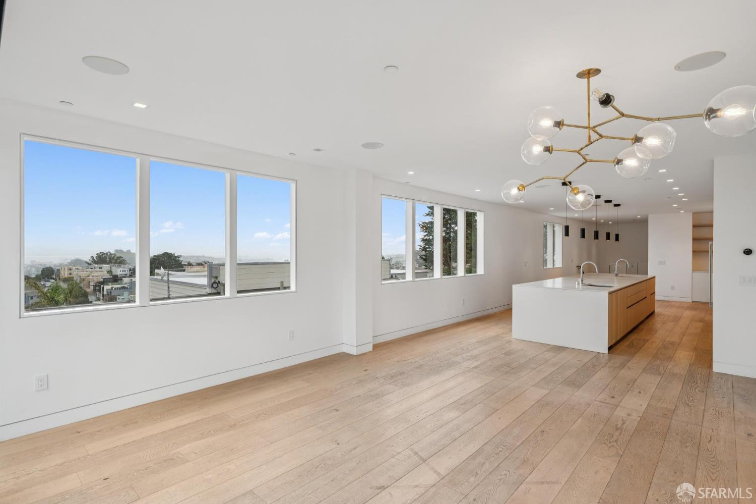 Detail Gallery Image 8 of 39 For 752 Duncan St, San Francisco,  CA 94131 - 5 Beds | 5/1 Baths