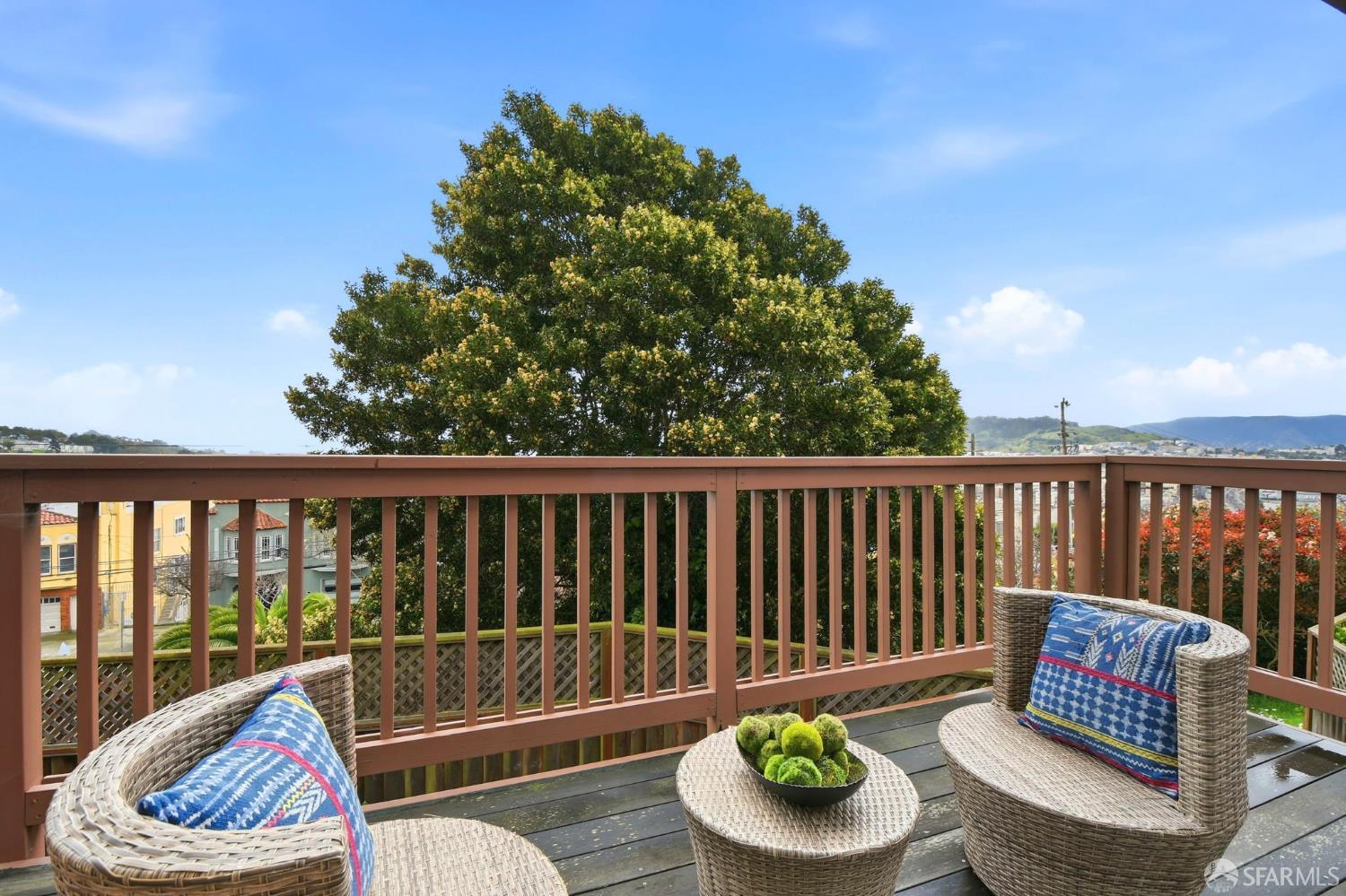 Detail Gallery Image 17 of 50 For 35 Whitecliff Way, San Francisco,  CA 94124 - 3 Beds | 2 Baths