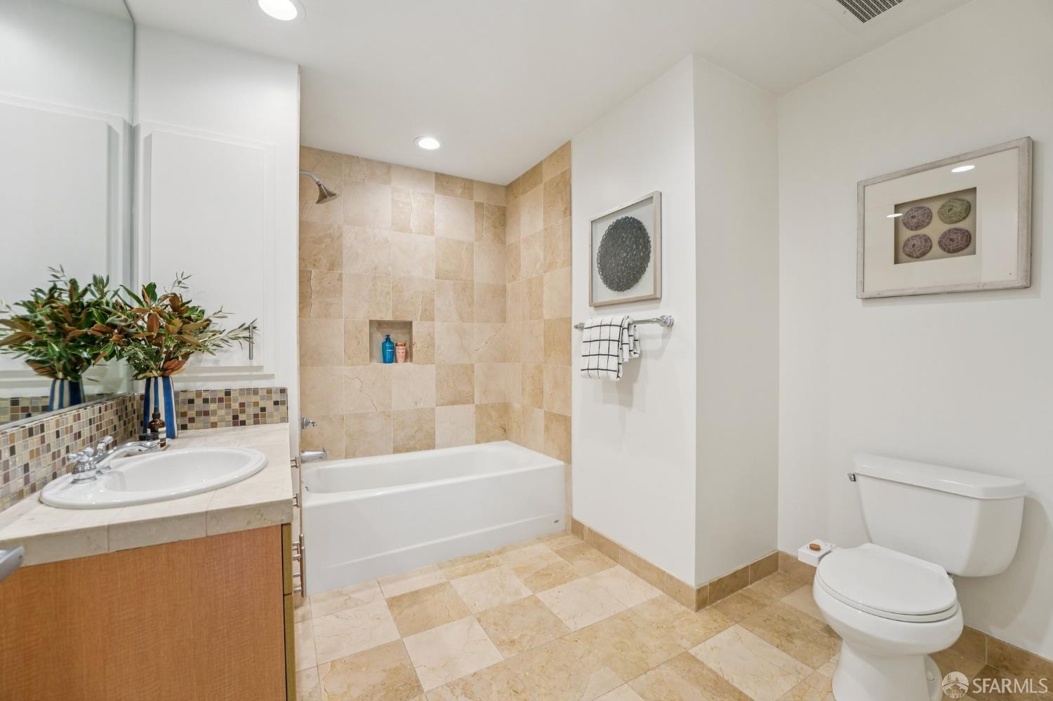 Photo #32: 426103293 Listing: Photo #32