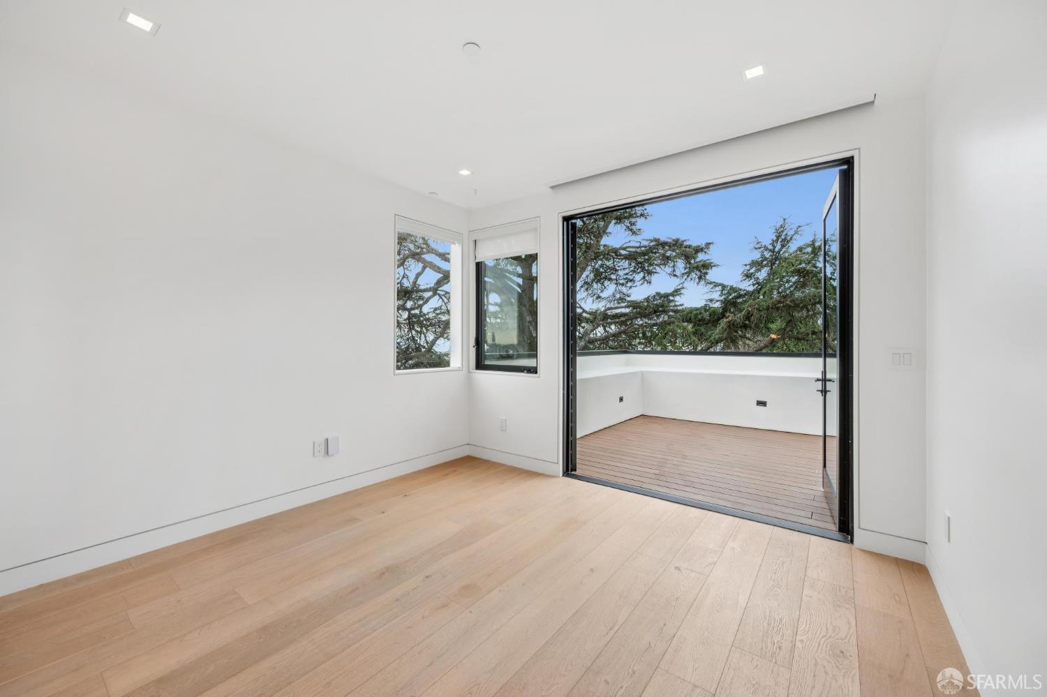 Detail Gallery Image 25 of 39 For 752 Duncan St, San Francisco,  CA 94131 - 5 Beds | 5/1 Baths