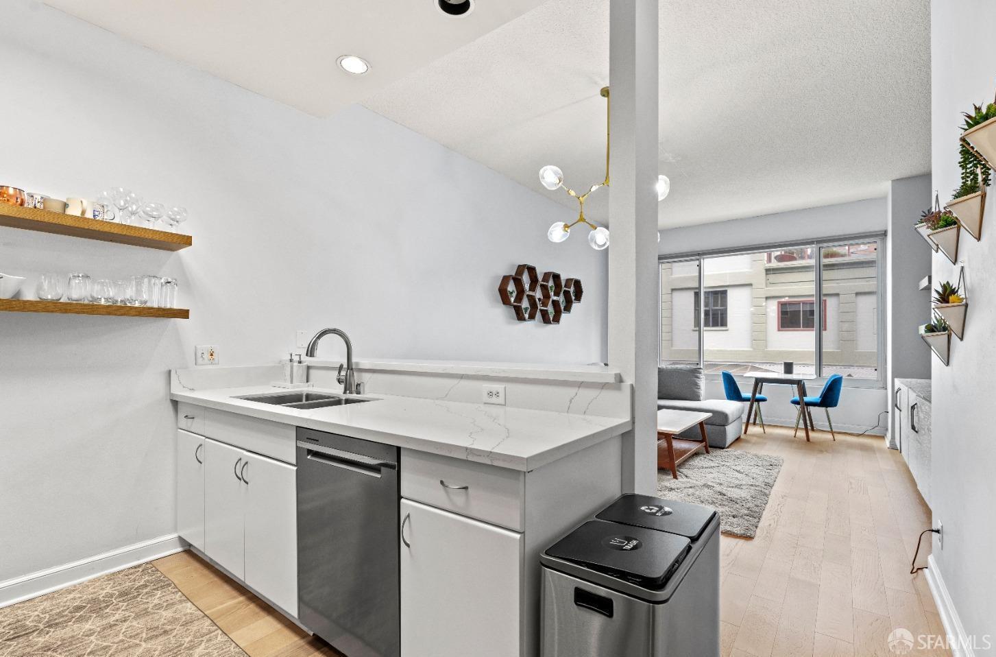 Photo #6: 426108385 Listing: Photo #6