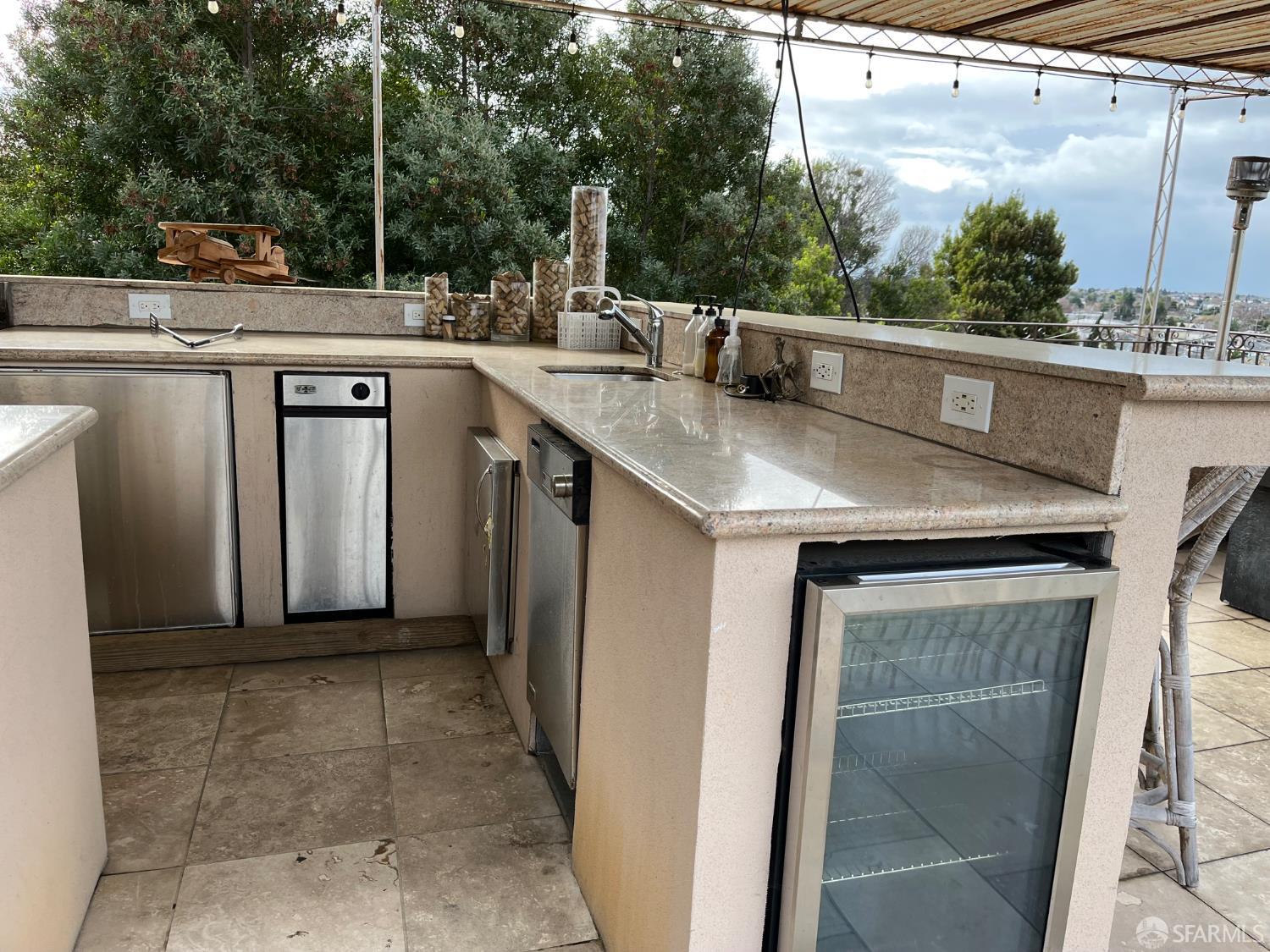 Detail Gallery Image 5 of 7 For 8739 Thermal Ave #1 & 2,  Oakland,  CA 94608 - 4 Beds | 3 Baths