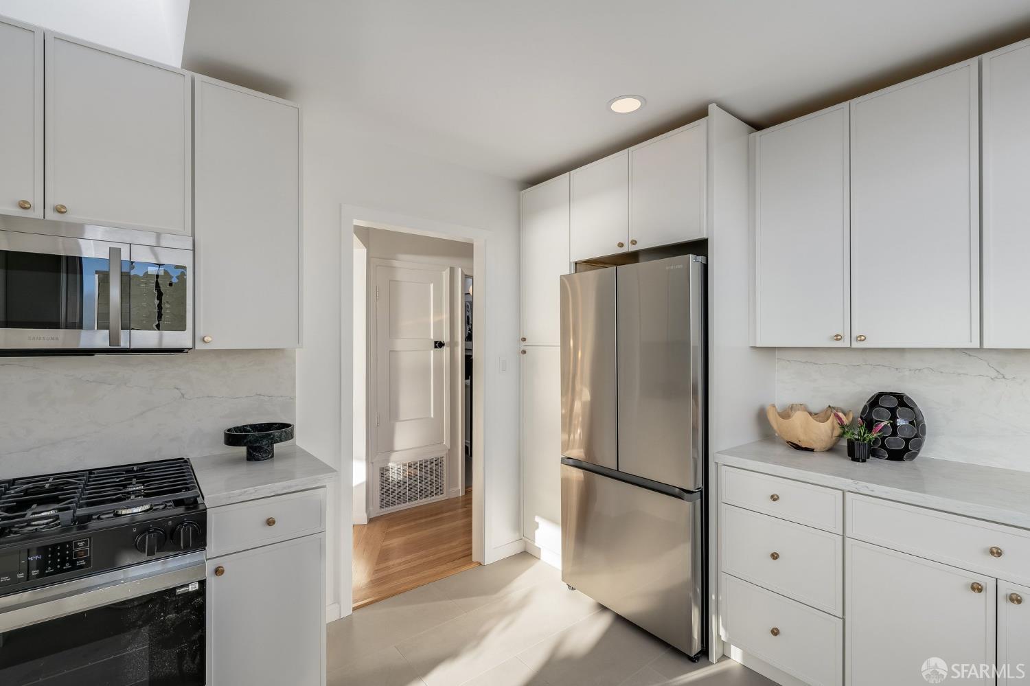 Detail Gallery Image 17 of 57 For 2207 12th Ave, San Francisco,  CA 94116 - 2 Beds | 1 Baths