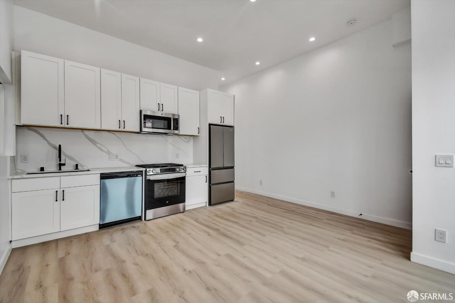 Detail Gallery Image 12 of 32 For 337 Jules Ave, San Francisco,  CA 94112 - 3 Beds | 1 Baths