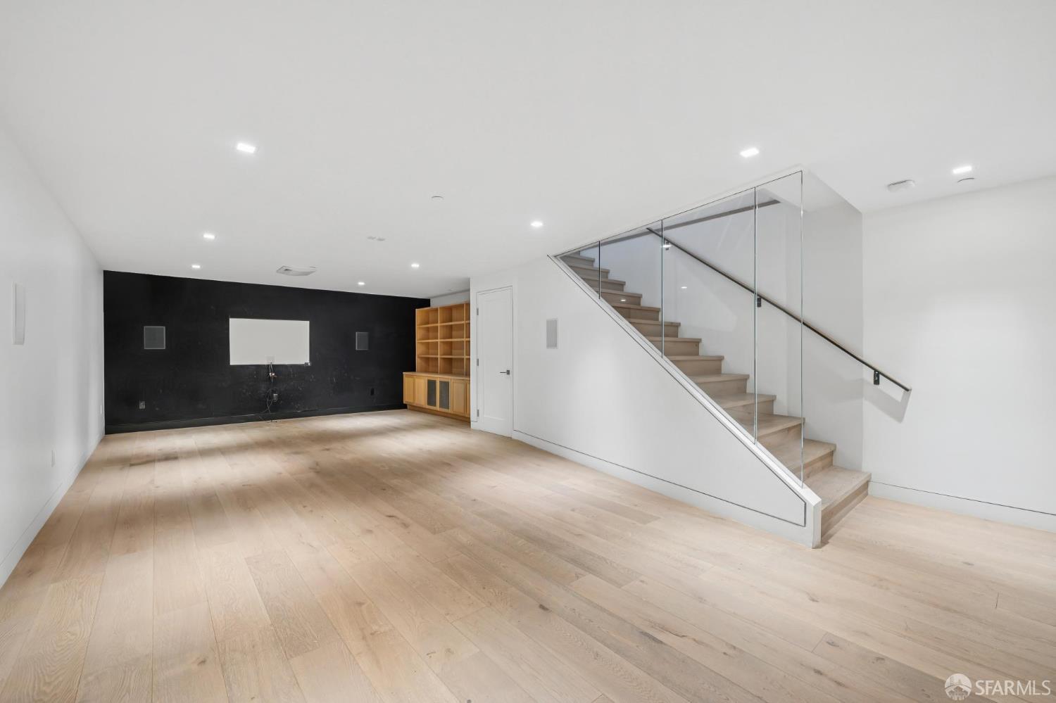 Detail Gallery Image 30 of 39 For 752 Duncan St, San Francisco,  CA 94131 - 5 Beds | 5/1 Baths