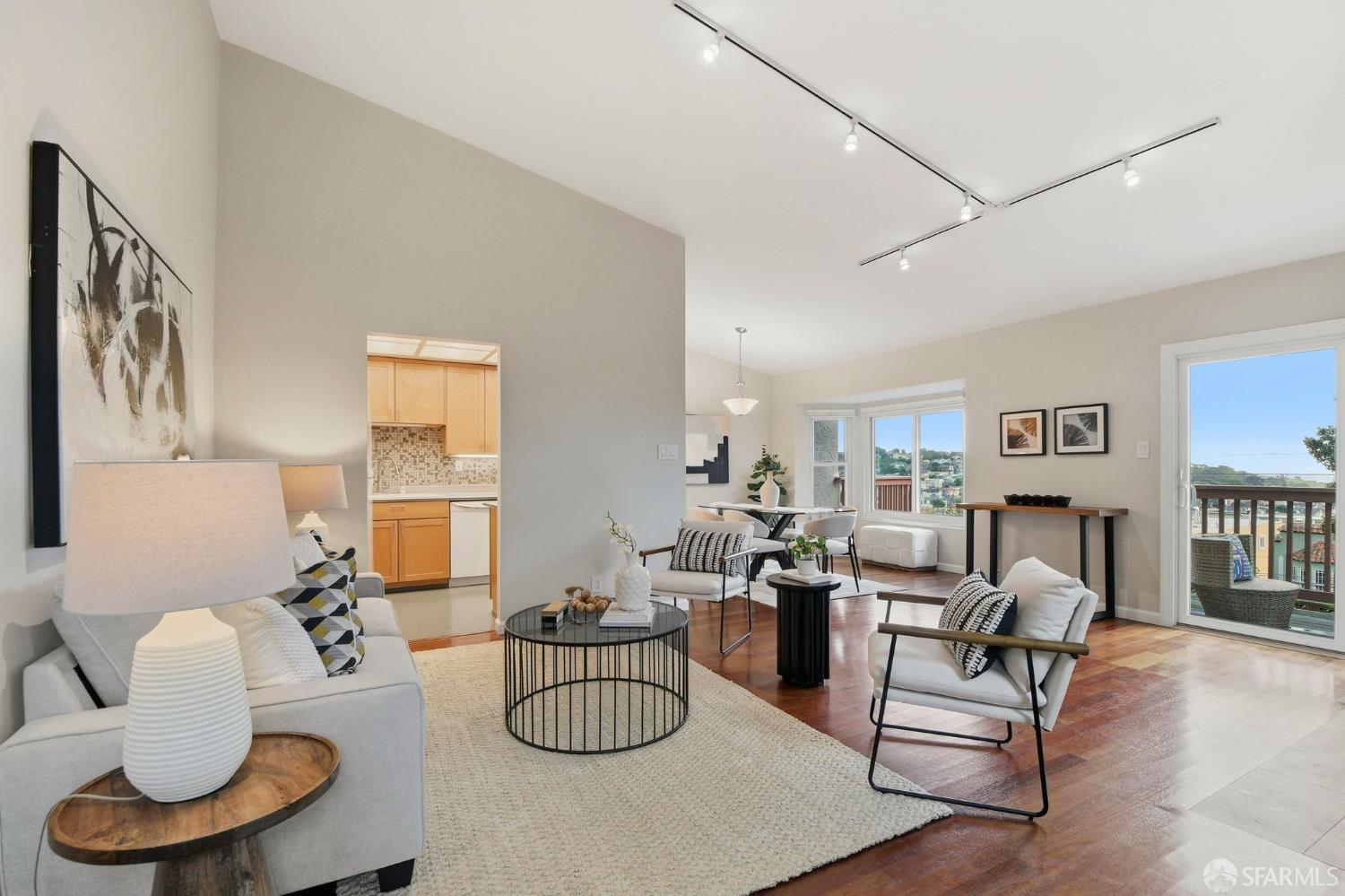 Detail Gallery Image 3 of 50 For 35 Whitecliff Way, San Francisco,  CA 94124 - 3 Beds | 2 Baths