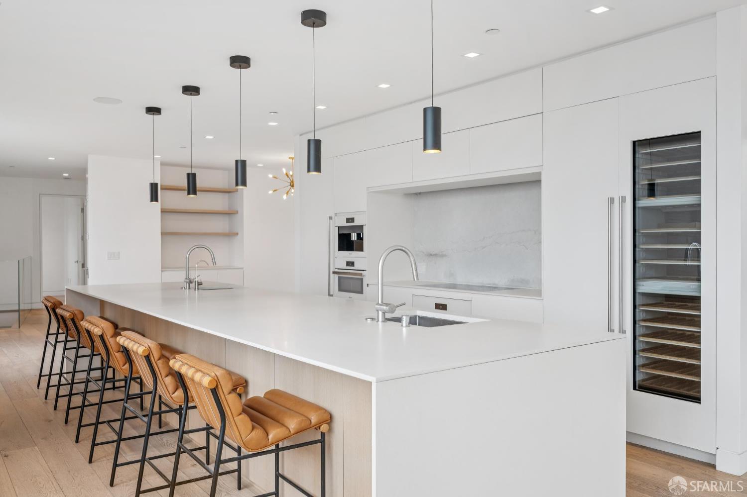 Detail Gallery Image 3 of 39 For 752 Duncan St, San Francisco,  CA 94131 - 5 Beds | 5/1 Baths