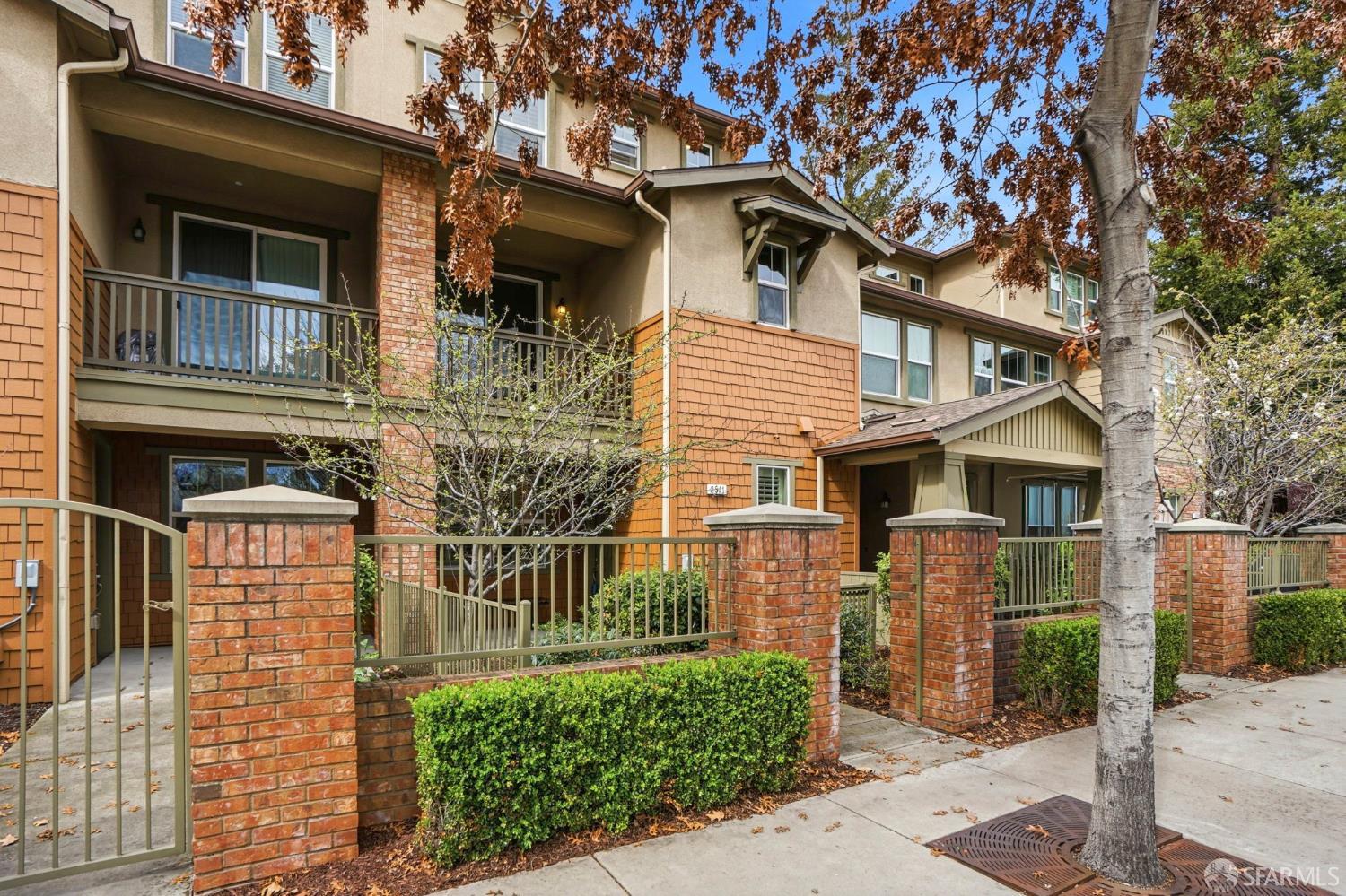 Detail Gallery Image 3 of 59 For 2541 Oak Rd, Walnut Creek,  CA 94597 - 4 Beds | 3/1 Baths