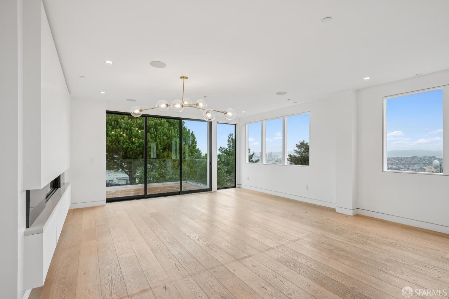 Detail Gallery Image 11 of 39 For 752 Duncan St, San Francisco,  CA 94131 - 5 Beds | 5/1 Baths