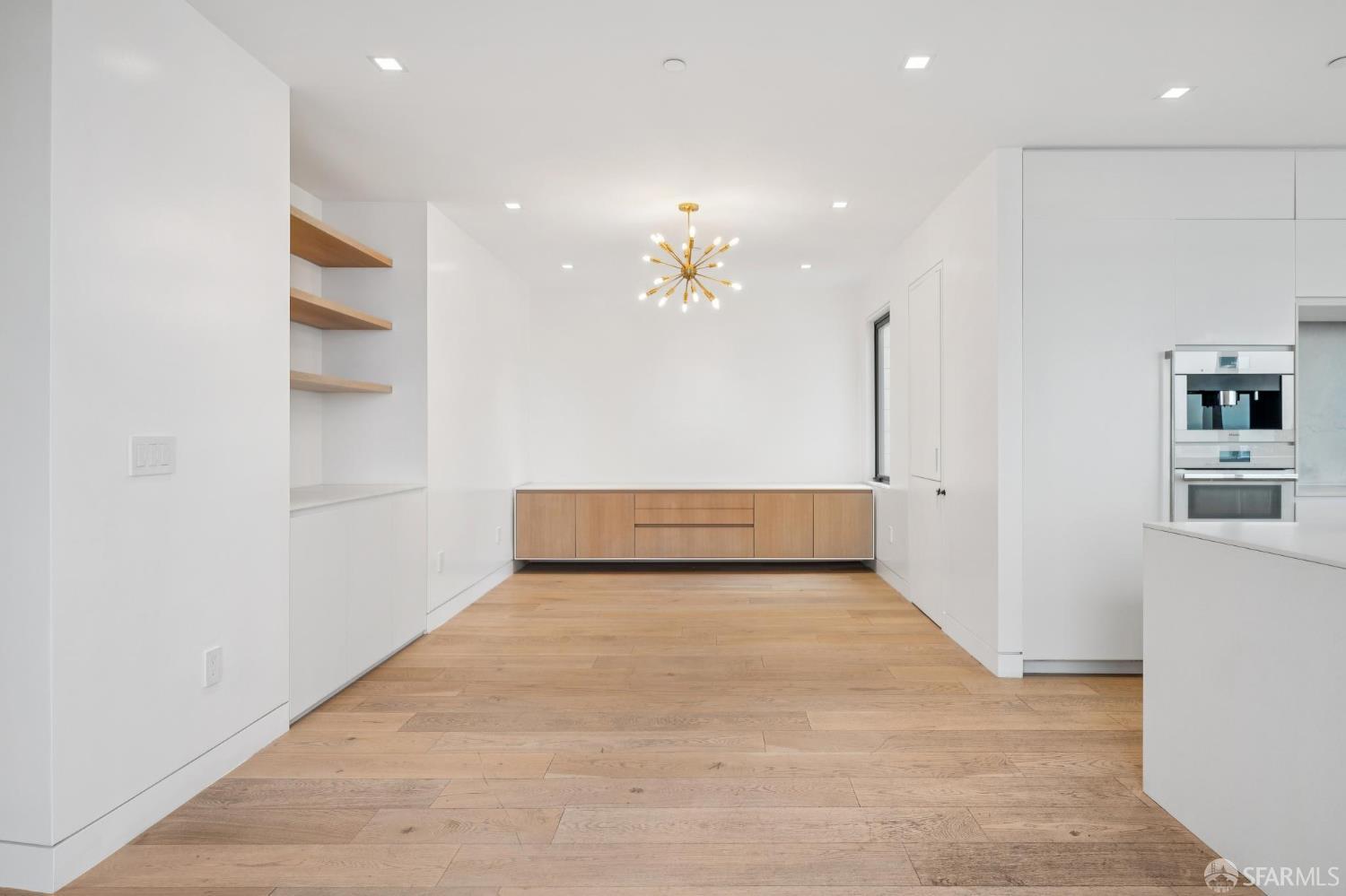 Detail Gallery Image 14 of 39 For 752 Duncan St, San Francisco,  CA 94131 - 5 Beds | 5/1 Baths