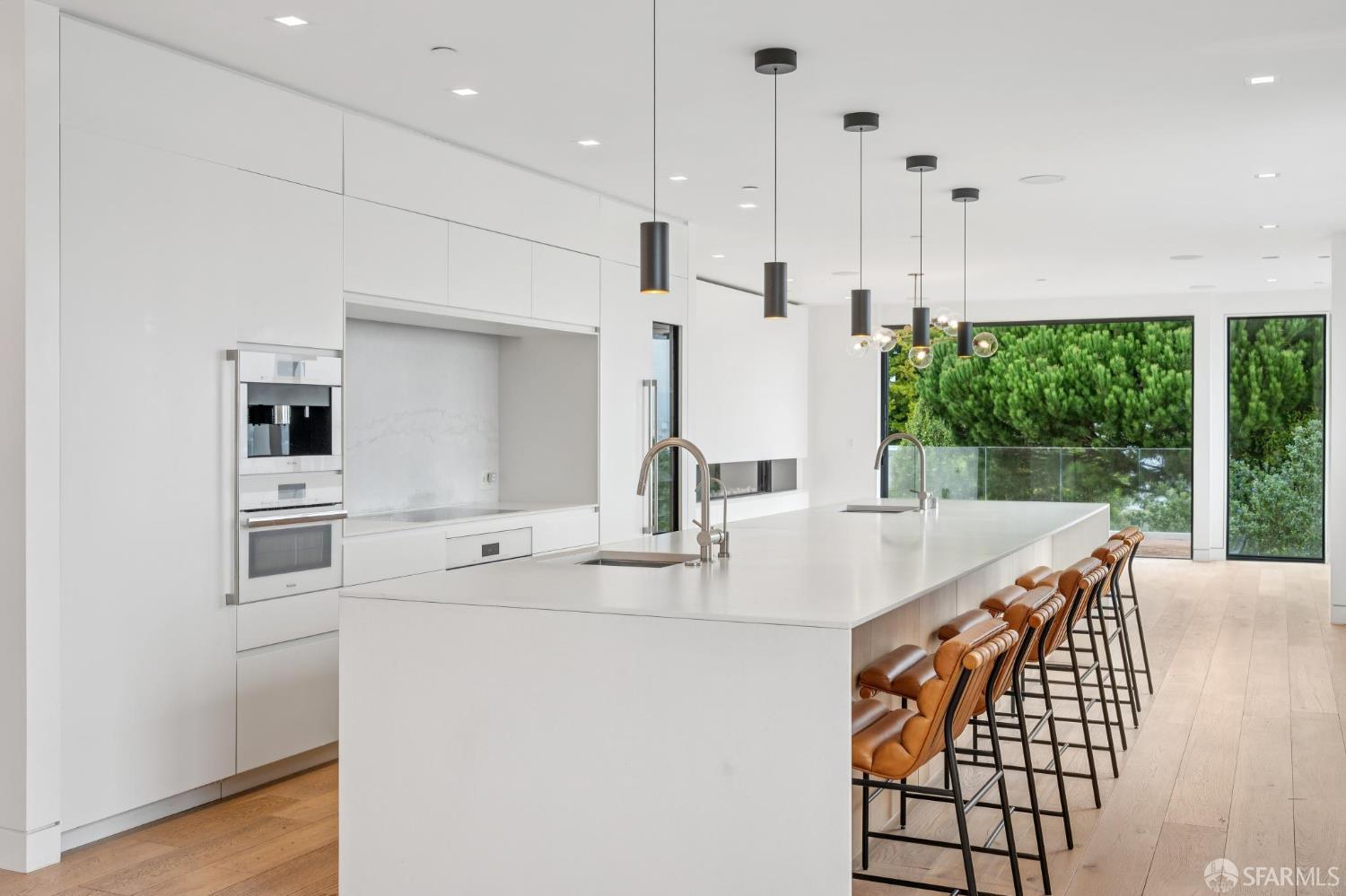 Detail Gallery Image 7 of 39 For 752 Duncan St, San Francisco,  CA 94131 - 5 Beds | 5/1 Baths