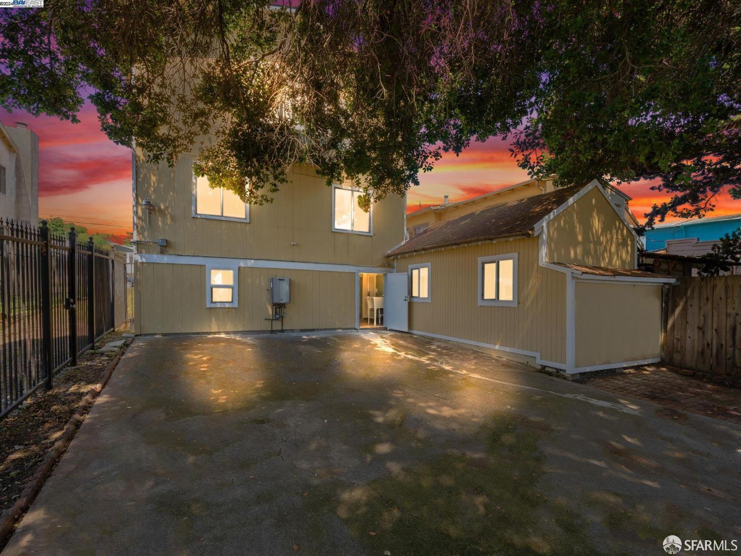 Detail Gallery Image 17 of 19 For 1747 E 22nd St, Oakland,  CA 94606 - 4 Beds | 3 Baths