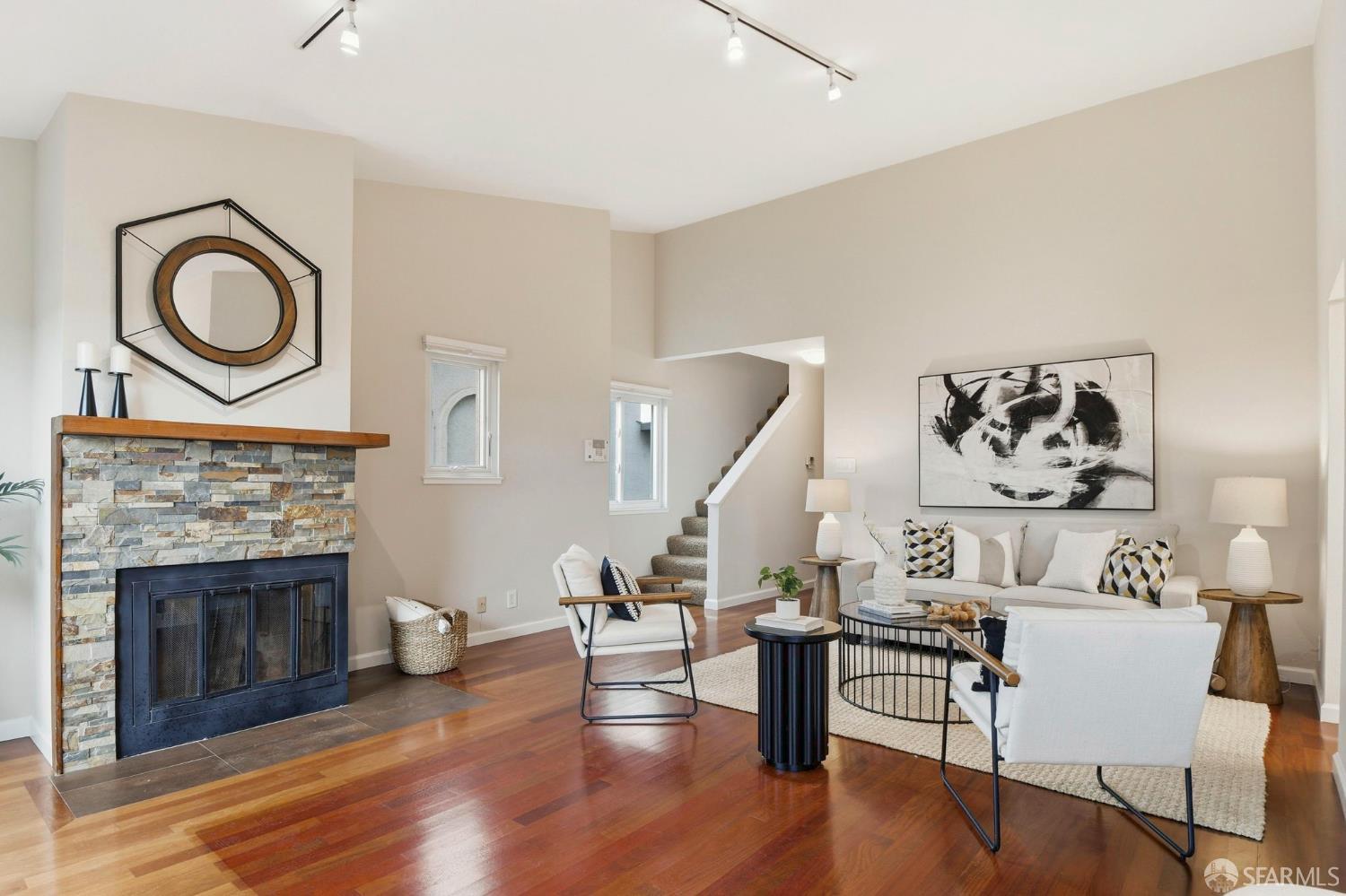 Detail Gallery Image 6 of 50 For 35 Whitecliff Way, San Francisco,  CA 94124 - 3 Beds | 2 Baths