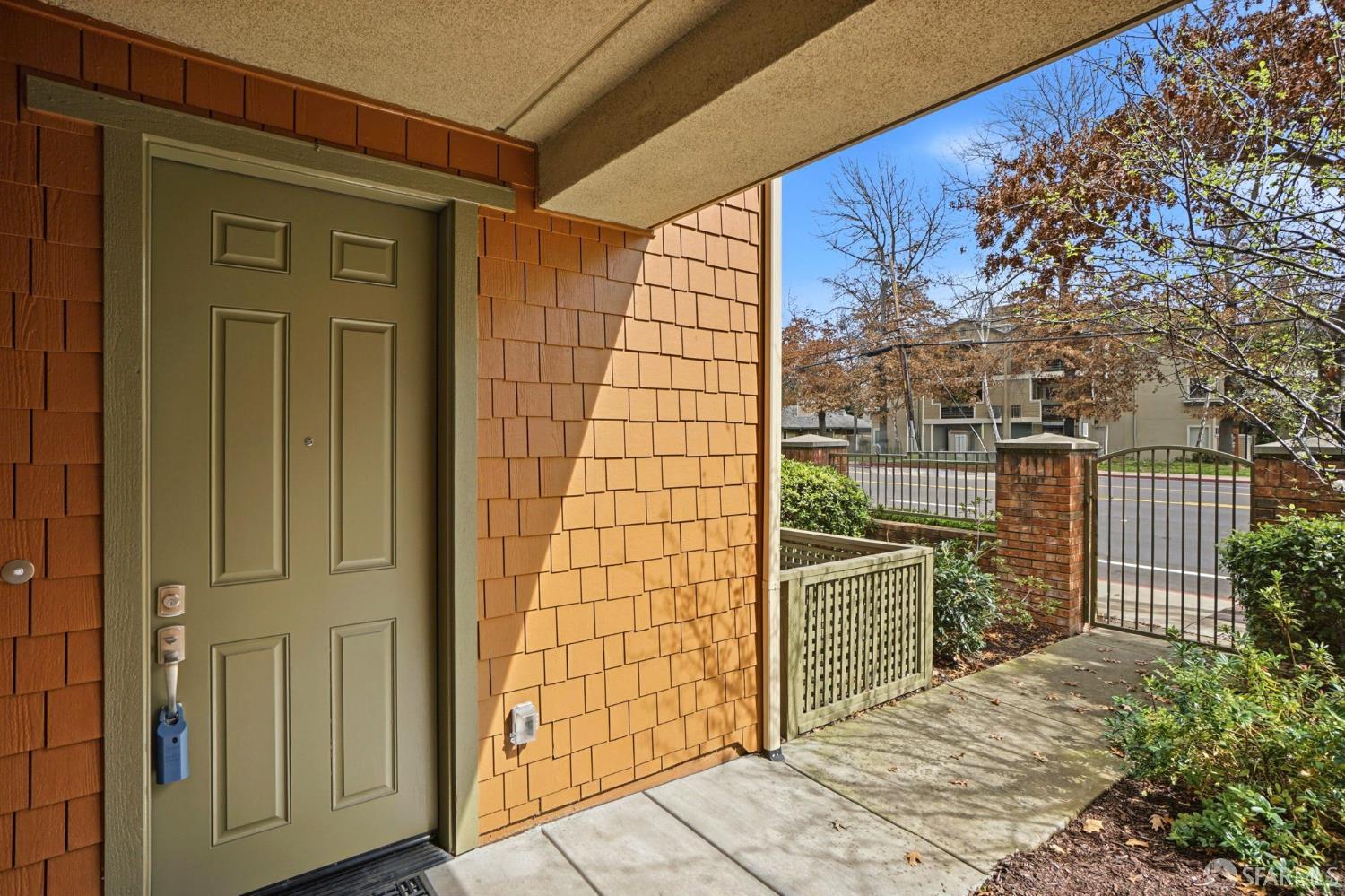 Detail Gallery Image 7 of 59 For 2541 Oak Rd, Walnut Creek,  CA 94597 - 4 Beds | 3/1 Baths