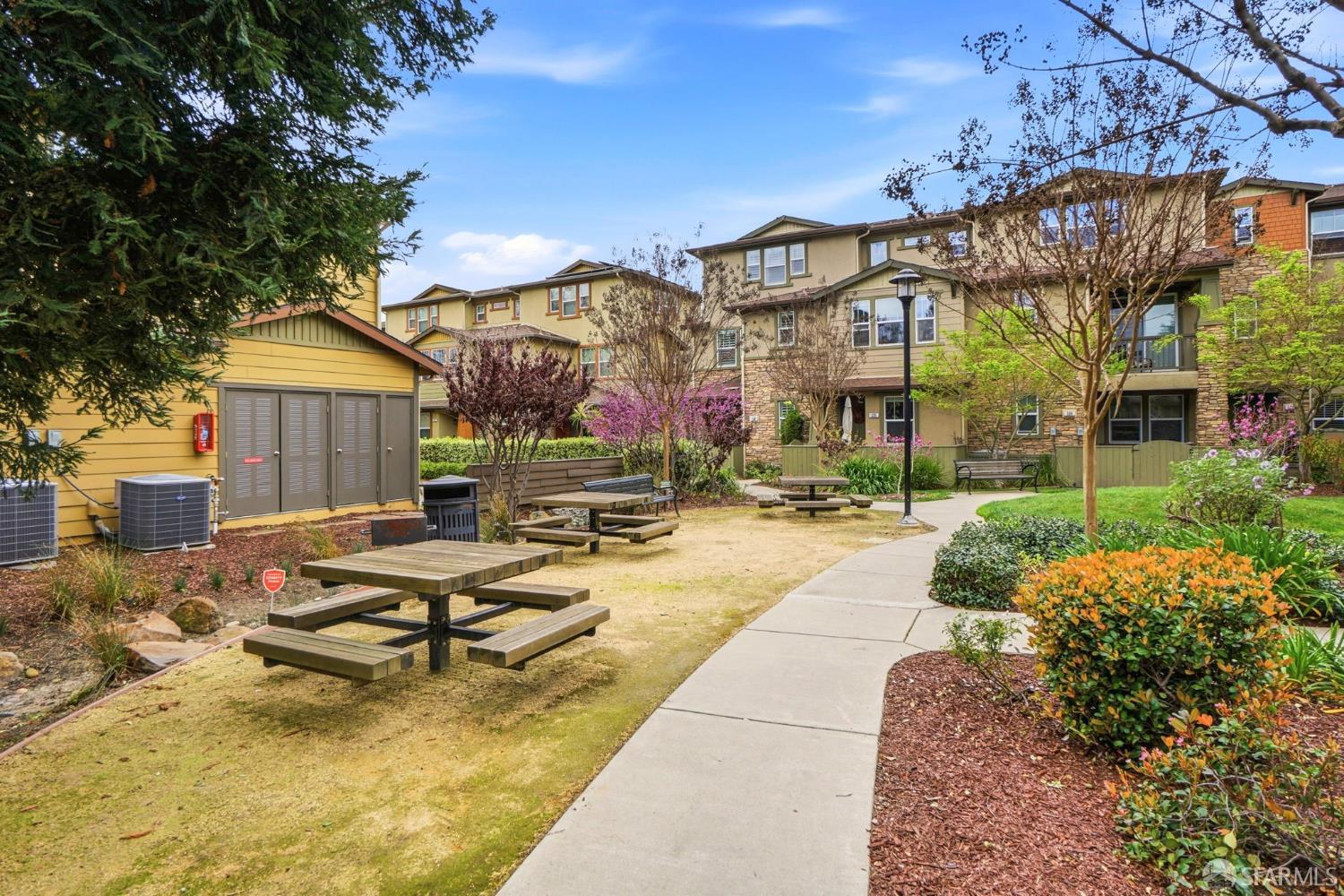 Detail Gallery Image 57 of 59 For 2541 Oak Rd, Walnut Creek,  CA 94597 - 4 Beds | 3/1 Baths