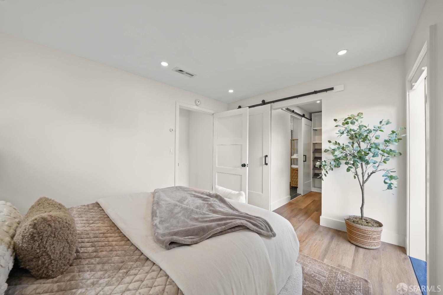 Detail Gallery Image 15 of 28 For 914 44th St, Oakland,  CA 94608 - – Beds | – Baths