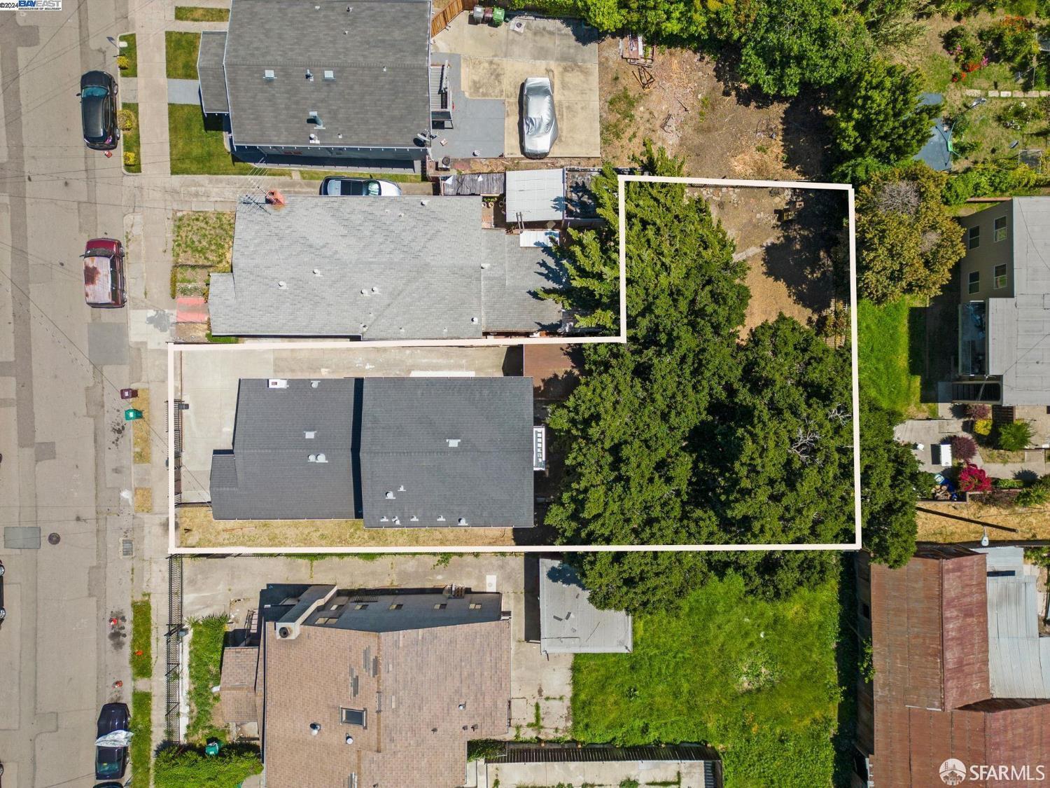 Detail Gallery Image 3 of 19 For 1747 E 22nd St, Oakland,  CA 94606 - 4 Beds | 3 Baths