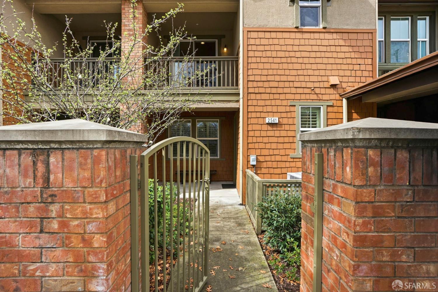 Detail Gallery Image 4 of 59 For 2541 Oak Rd, Walnut Creek,  CA 94597 - 4 Beds | 3/1 Baths