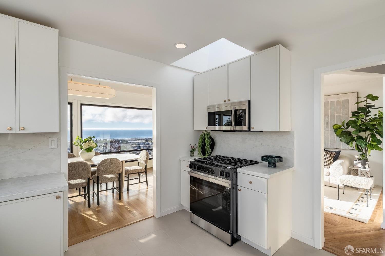 Detail Gallery Image 15 of 57 For 2207 12th Ave, San Francisco,  CA 94116 - 2 Beds | 1 Baths