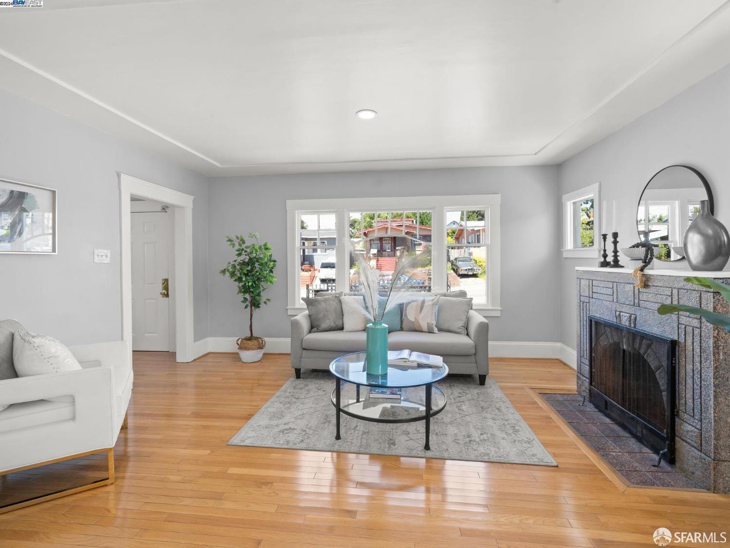 Detail Gallery Image 5 of 19 For 1747 E 22nd St, Oakland,  CA 94606 - 4 Beds | 3 Baths