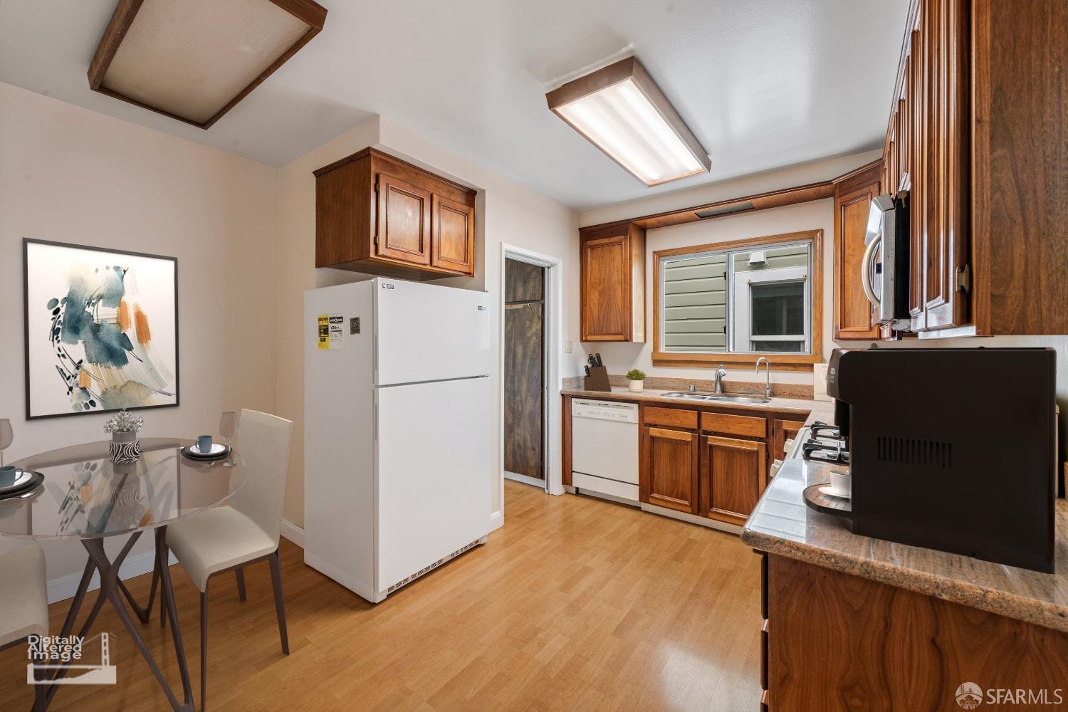 Detail Gallery Image 4 of 23 For 2320 15th Ave, San Francisco,  CA 94116 - 2 Beds | 1 Baths